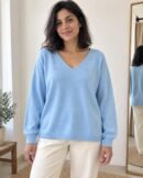 Pull Léger Col V — Bleu Ciel porté