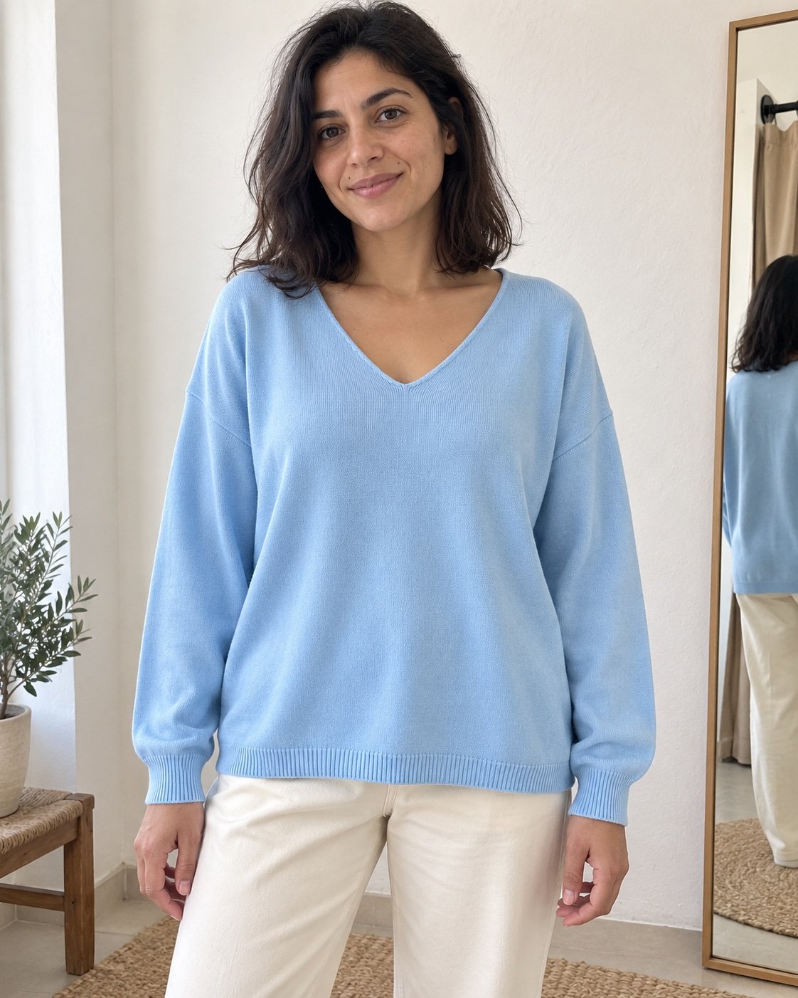 Pull Léger Col V — Bleu Ciel porté