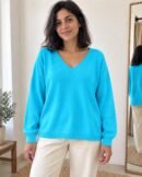 Pull Léger Col V — Bleu turquoise porté