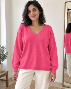 Pull Léger Col V — Rose corail porté